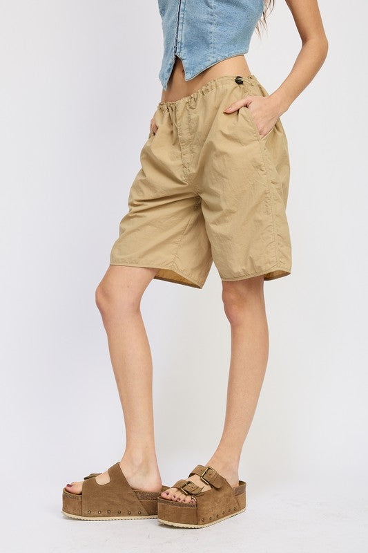 CONTRASTED BERMUDA SHORTS